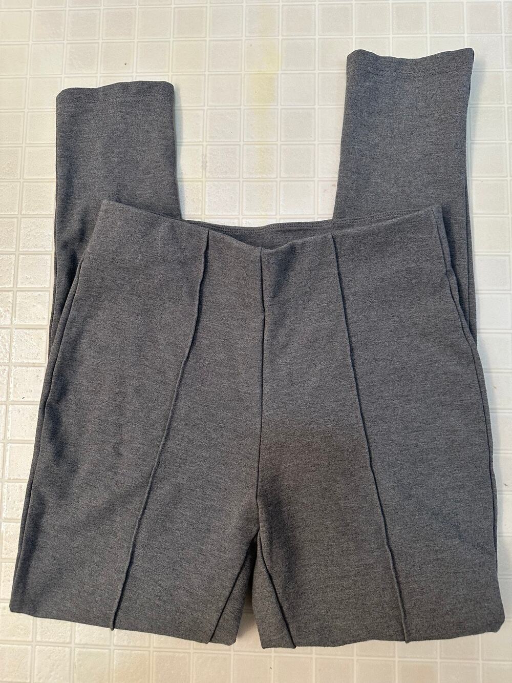 Cozy Gear Leggings Size Medium in Gray